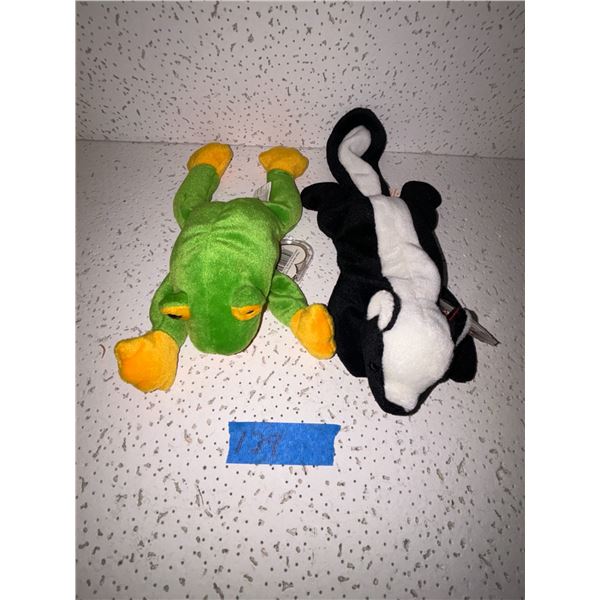 Vintage Beenie Babies 1995 Stinky the skunk & Smoochy the Frog