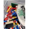 Image 4 : Tub of Misc. LEGO Pieces