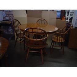 Used oak pedistal table & 4 spindle back chairs