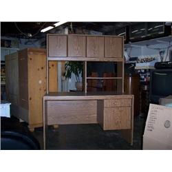 P/B computer desk w/ hutch top