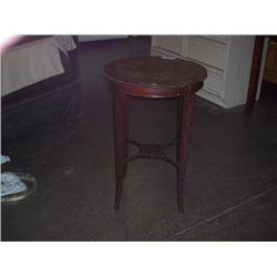 round mayhoglamp table