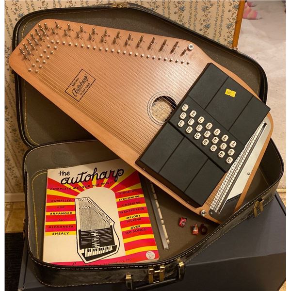Apl AutoHarp w/ Music Book & Hard Shell Travel Case