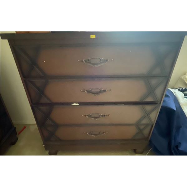 4 Drawer Vintage Dresser 33x14x47