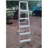 Image 2 : Light Weight 6 Foot Aluminum Ladder