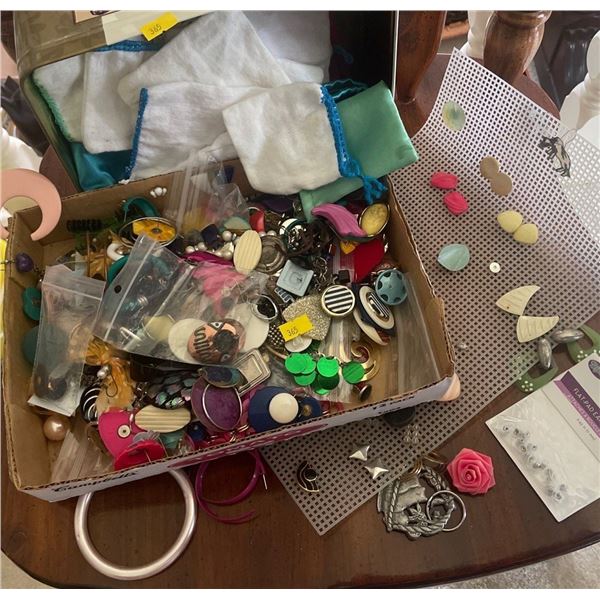 Vintage Retro Costume Jewlery Clip Ons & More