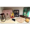 Image 3 : Assorted Shelf Decor Grain Elevator Art 14x16 Sea Shell Trivet & More