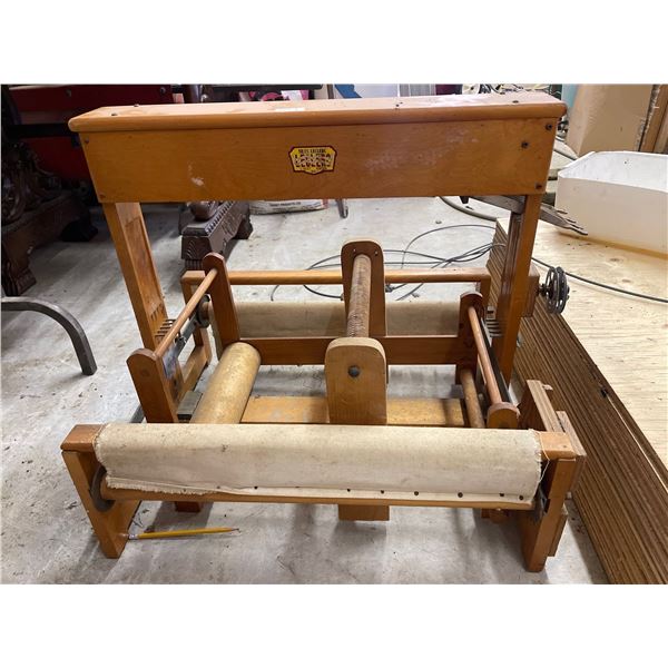 Antique Tabletop Loom Weaving & Beading 28T