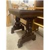 Image 2 : Beautiful Hand Carved Mahogany Accent Table 33x34