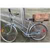 Image 1 : Vintage 'Supercycle' Commuter Bicycle w/ Antique Crate Size S-M