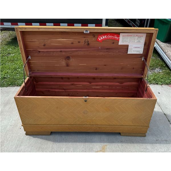 VINTAGE LANE CEDAR CHEST