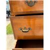 Image 10 : FOUR-DRAWER HORUICK'S MAPLE DRESSER