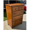 Image 2 : FOUR-DRAWER HORUICK'S MAPLE DRESSER