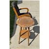 Image 8 : ROUND SIDE TABLE AND OFFICE CHAIR