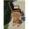 Image 9 : ROUND SIDE TABLE AND OFFICE CHAIR