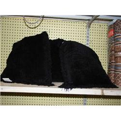 3 BLACK PILLOWS