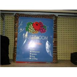 FRUIT OF THE LOOM QUEEN SIZE COMFORTER