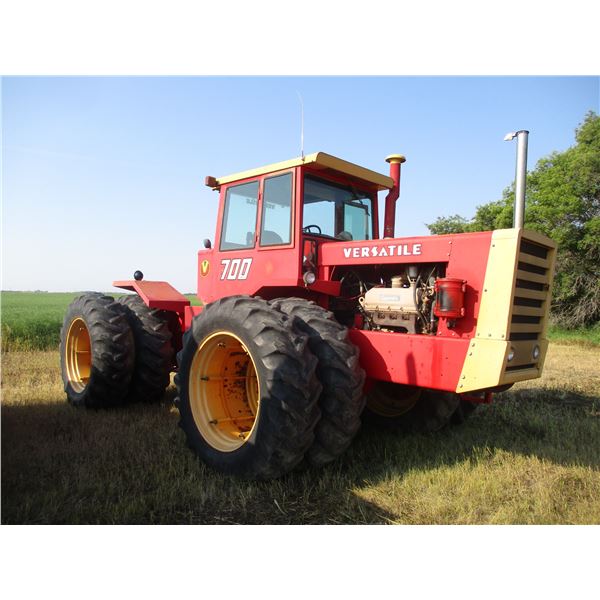 Versatile 700 Series 2 - 4WD Tractor - 1976 - Duel Tires (aged), Cummings Engine, 6327Hrs. - Serial 