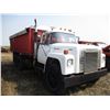 Image 3 : International Loadstar 1850 Truck - Diesel, Tandem, Dual Ram Hoist, Air Breaks (poor), Metal Box (18