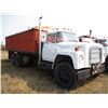 Image 3 : International Loadstar 1850 Truck - Diesel, Tandem, Dual Ram Hoist, Breaks are Poor, Metal Box (20' 