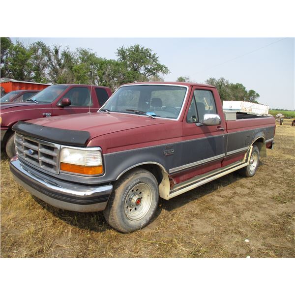 1993 Ford F150 XLT Truck - Automatic Transmission, Checker Plated, Toolbox, Box Liner - 221,000Kms. 