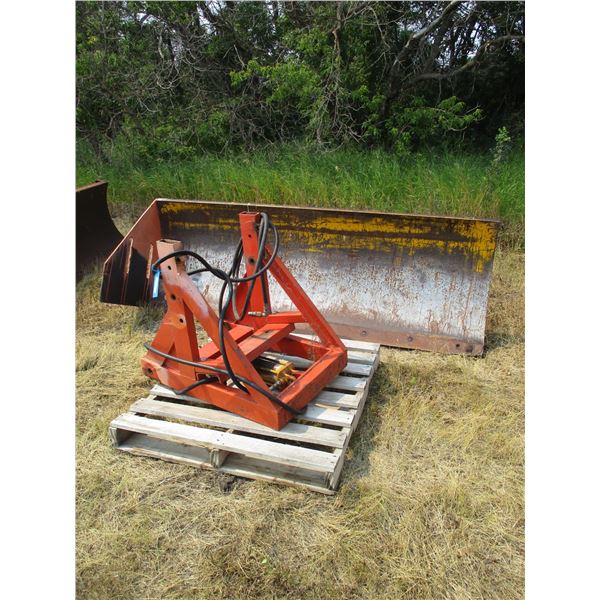 8ft Dozer Blade w/ Hydraulic Rams and Extra Attachment