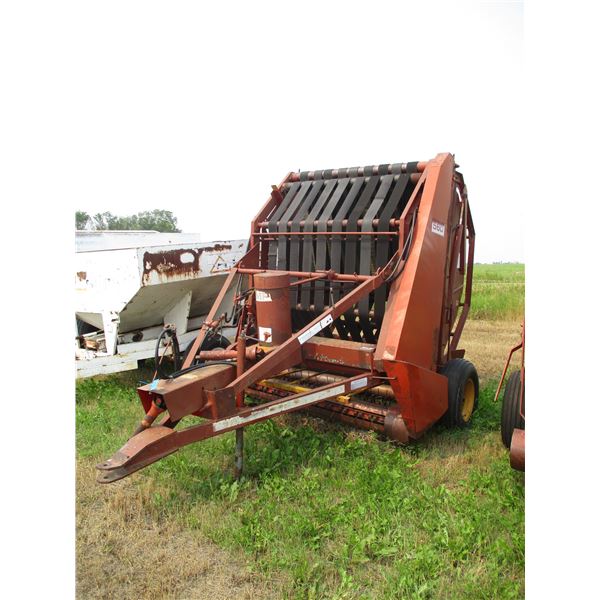 Massey-Ferguson 560 Round Baler