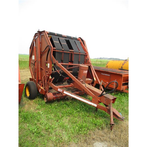 Massey-Ferguson 560 Round Baler