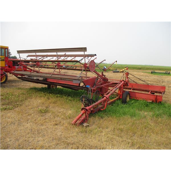 Massey-Furguson Pull-Type Swather - 16ft - Canvasses