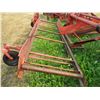Image 8 : Massey-Furguson Pull-Type Swather - 16ft - Canvasses