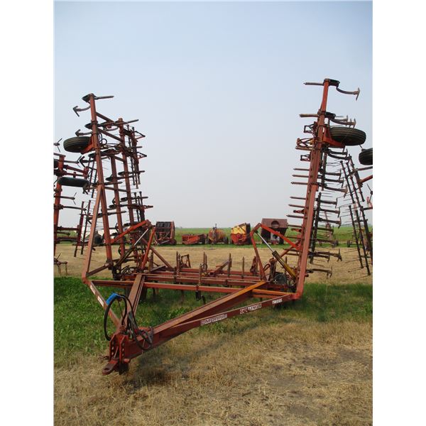 Morris Challanger L-320 Cultivator w/ Mounted Tine Harrows - 32ft