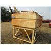 Image 2 : Haul-All Fertilizer Tank w/ Hydraulic Auger