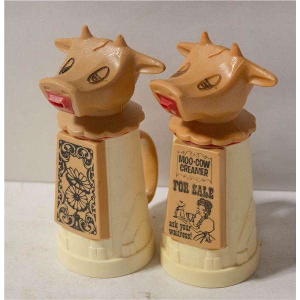 SET OF VINTAGE PLASTIC COW CREAM PITCHERS