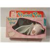 Image 1 : FLYING PIG BATTERY OPERATED CEILING MOUNT TOY