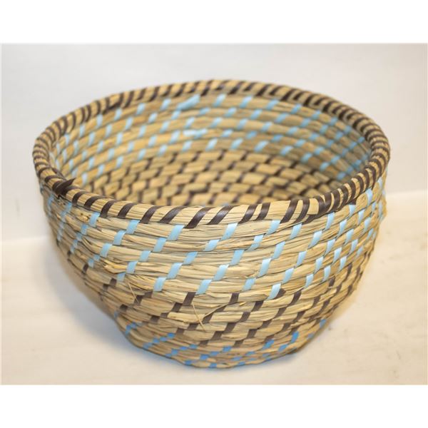 VINTAGE BOHO COIL SEAGRASS BASKET W/BLUE BROWN