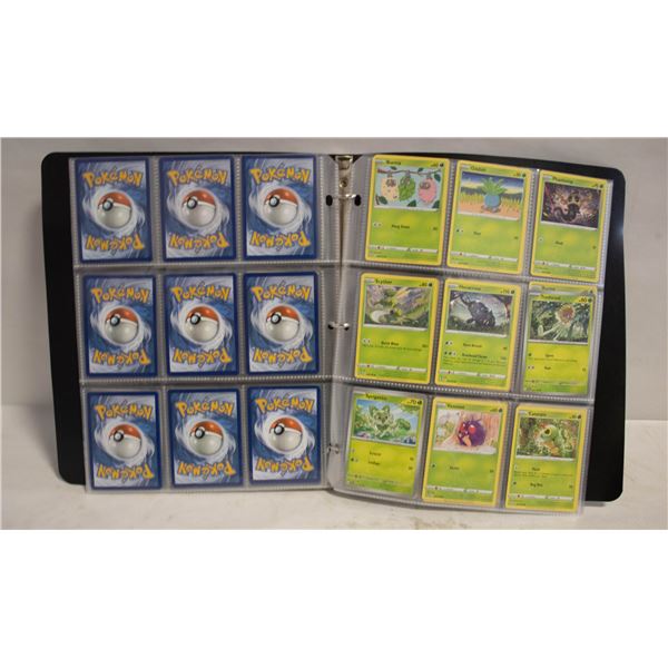 BINDER POKEMON COLLECTOR CARDS