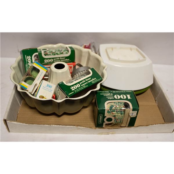 VINTAGE BAKEWARE ASSORTED LOT