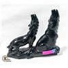 Image 1 : DOUBLE WOLF CARVED SOAPSTONE ORNAMENT