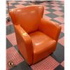 Image 1 : LEATHER ACCENT LOUNGER