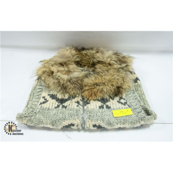 COWICHAN LONGHOUSE WOLF TRIM COLLAR LADIES M