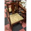 Image 2 : ANTIQUE WOOD TABLE WITH 6 CHAIRS, 2 LEAFS &