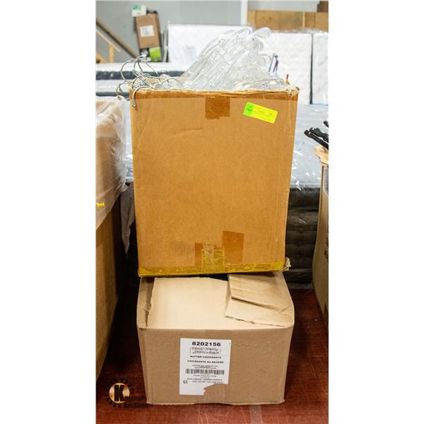 LARGE BUNDLE OF CLOTHING HANGERS