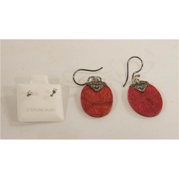 2 PAIRS OF 925 SILVER EARRINGS IN GIFT BOX