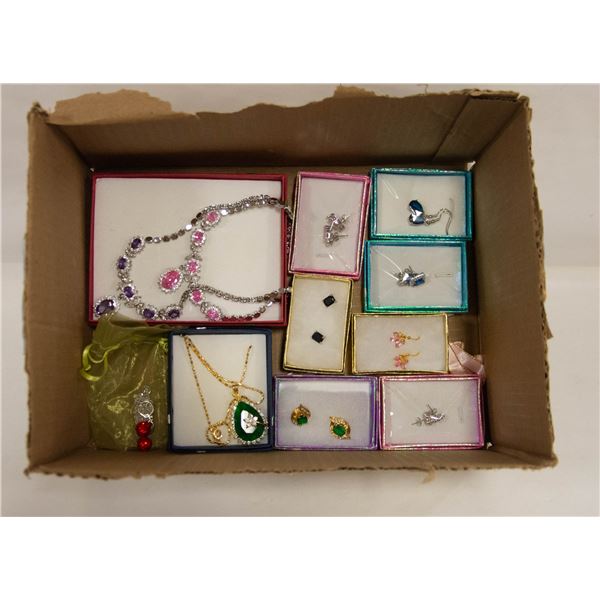 BUNDLE OF ESTATE JEWELRY