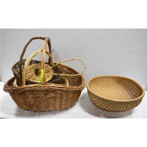 LOT OF WICKER BASKETS