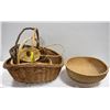 Image 1 : LOT OF WICKER BASKETS