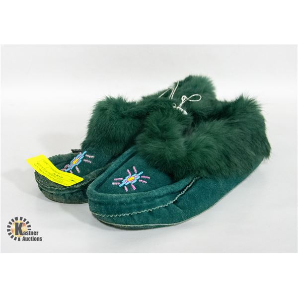 SIZE 8 FUR TRIM BEADED MOCASSINS LADIES-ESTATE