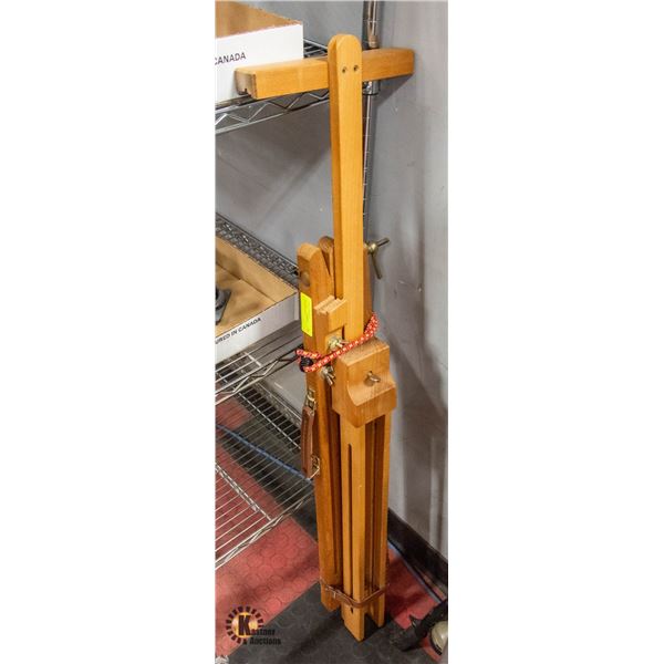ARTIST'S EASEL
