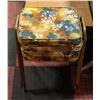 Image 1 : VINTAGE 4 STOOLS