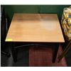 Image 1 : END TABLE H-16" W-23.5" L-22"