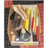 Image 1 : BOX OF TROWELS & SCRAPERS